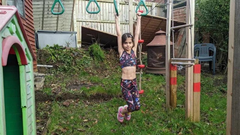  Girl, 8, denied dead hang world record due to age