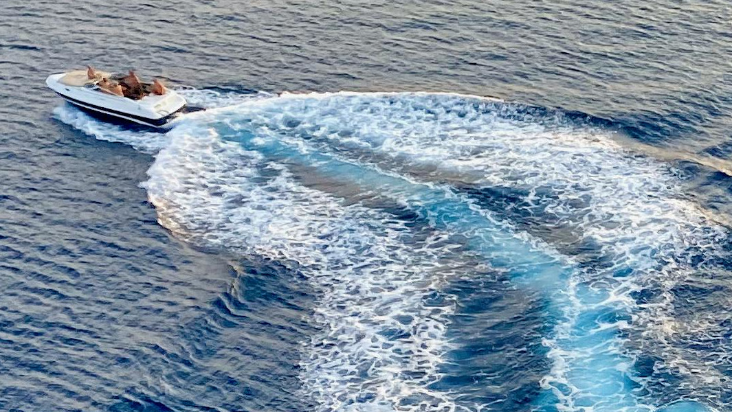  “Unbreakable Records: From the Fastest Speed on Water to the Tallest Man Ever”