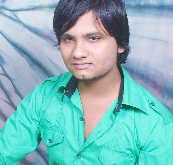  Bareilly’s Apoorv Agarwal Creates World’s Longest Email ID to Cheer Shahrukh Khan’s “Don 2”