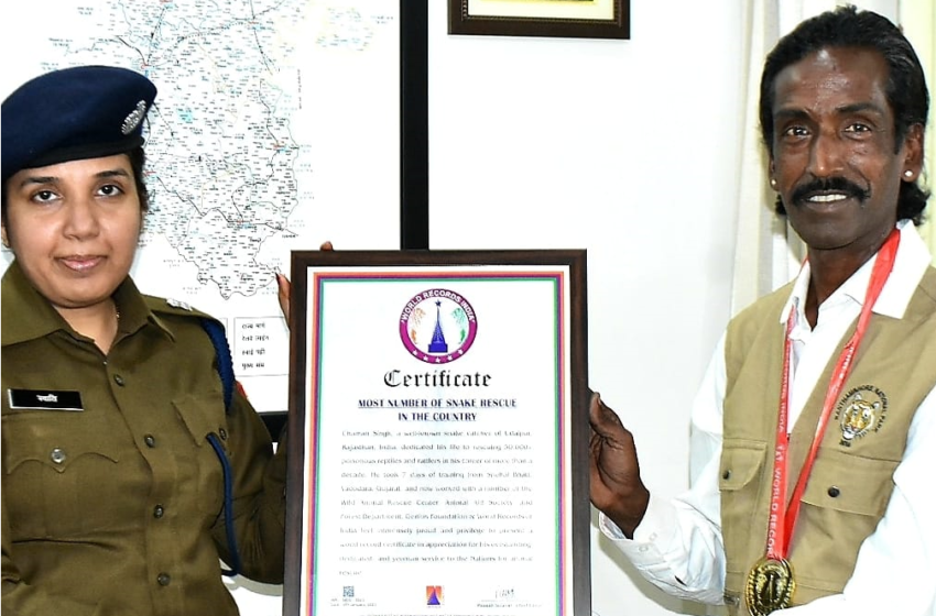  “Chaman Singh Sets World Record by Rescuing 50,000+ Snakes in Udaipur”