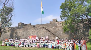  277 Orphan Children Dress as Pandit Nehru to Set New Record on Children’s Day 2019 in Kolhapur