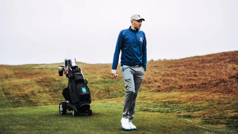 Teeing Off for a Cause: Golfer Quits Job to Break World Record in Memory of Late Mother