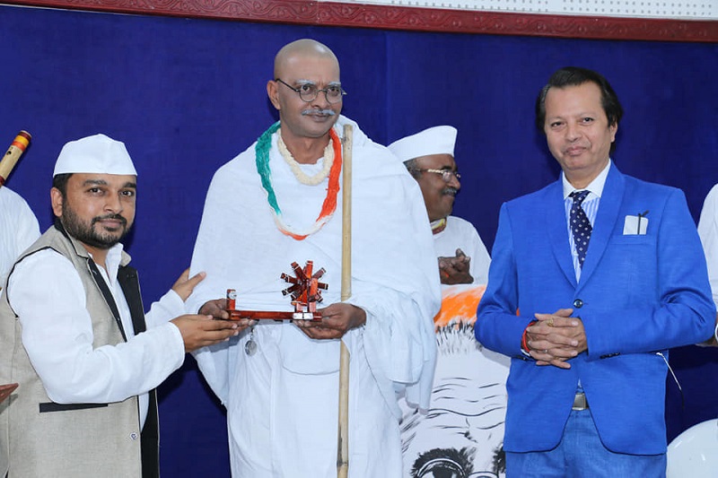  “Most Performances Portraying Mahatma Gandhi by a Single Artist”