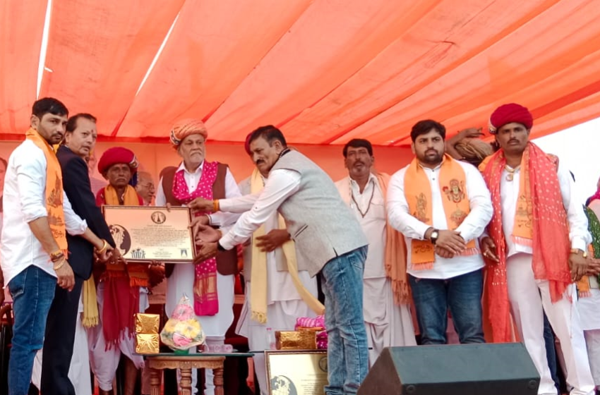  Gujarat-Based Yaduvanshi Bharwad Samaj Sets World Record with 108-Foot Incense Stick Dedicated to Ram Mandir Inauguration