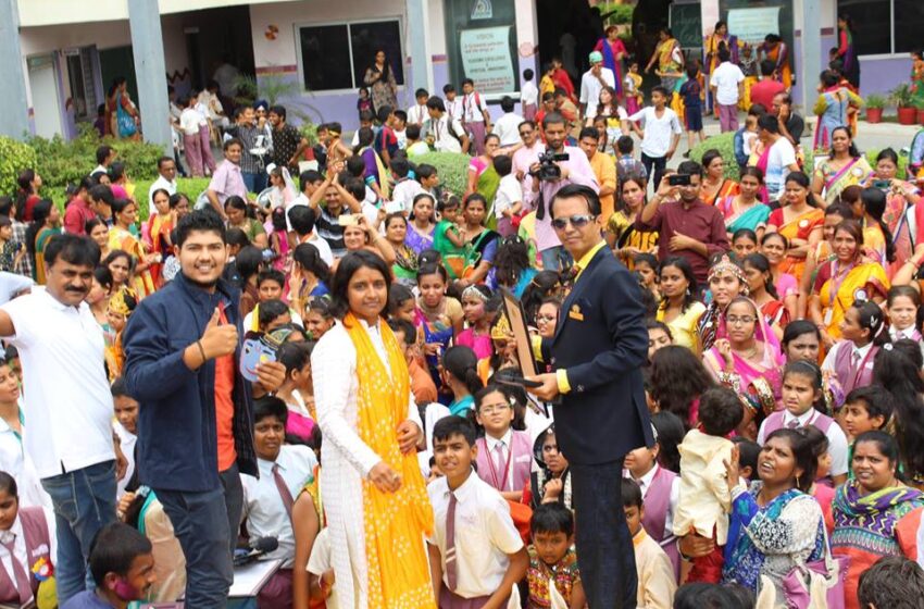  50,000 Students Celebrate ‘Butter Day’ Wearing Lord Krishna Masks to Mark Janmashtami