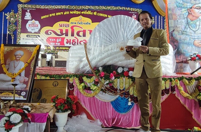  Largest Replica of Kathiawadi Paghdi of Saint Shree Dasaram Bapa Sets New World Record