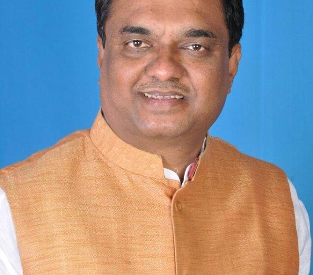  Baramati’s Avinash Gophane Honored for Guiding 10,000+ Patients in Medical Care