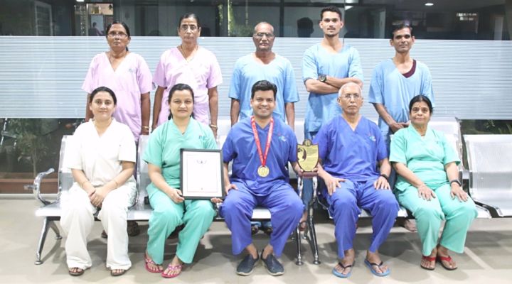  Dr. Suyash Naval Sets Record by Removing 2.465 Kg Uterine Fibroid Using Scarless vNOTES Technique