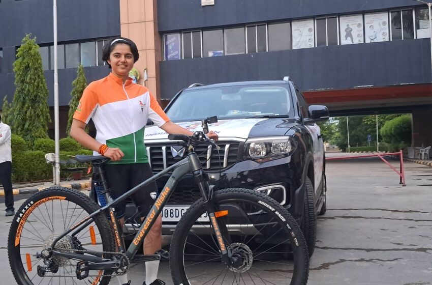  Everester Nisha Kumari Sets Record with Cross Country Bicycle Ride Promoting Climate Action