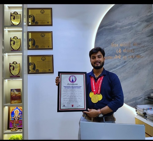  Dr. Mahesh Valiya Sets Record for Curing Severe Lichen Planus in a Child Using Homeopathy