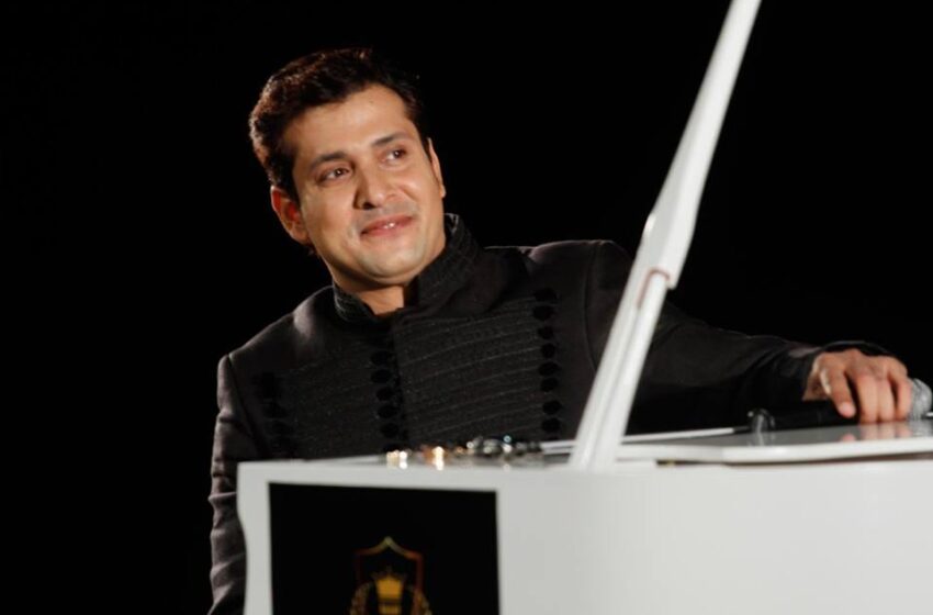  Musician Aman Bathla Sets New Record by Playing 1208 Piano Notes in One Minute