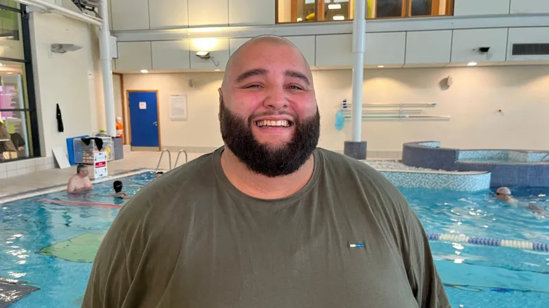  Forklift Driver Smashes World Record for Fastest Mile Run in a Swimming Pool