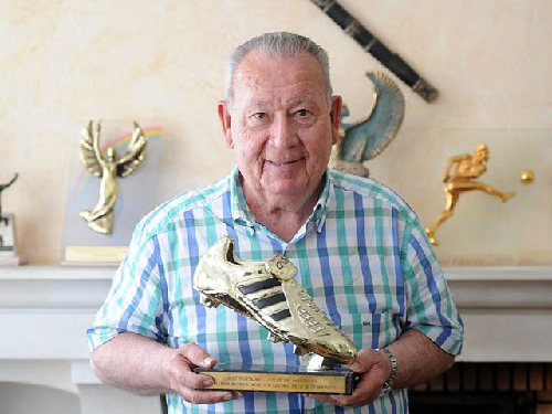  Legendary French Footballer Just Fontaine Passes Away at 89