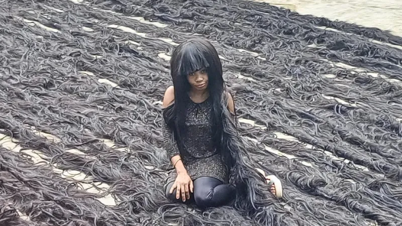  Helen Williams Sets Guinness World Record for Longest Handmade Wig at 351.28 Metres