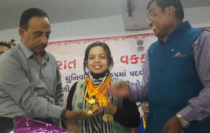  Hunaiza Hashim Qureshi Becomes First Indian Girl to Win 9 Gold Medals in Law from Gujarat University