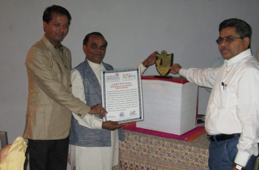  Epic Gujarati Poet Shree Das Sarsaio Pens 12,345 Poems; Publishes Massive 42 Kg Handwritten Book
