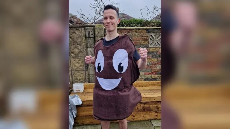  Runner Aims to Break Record Dressed as Poo Emoji in London Marathon