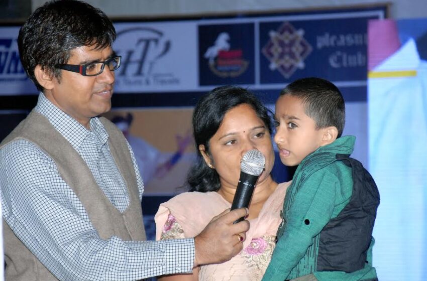  Om Jignesh Vyas Sets Record by Reciting Over 1000 Slokas Despite 90% Disability