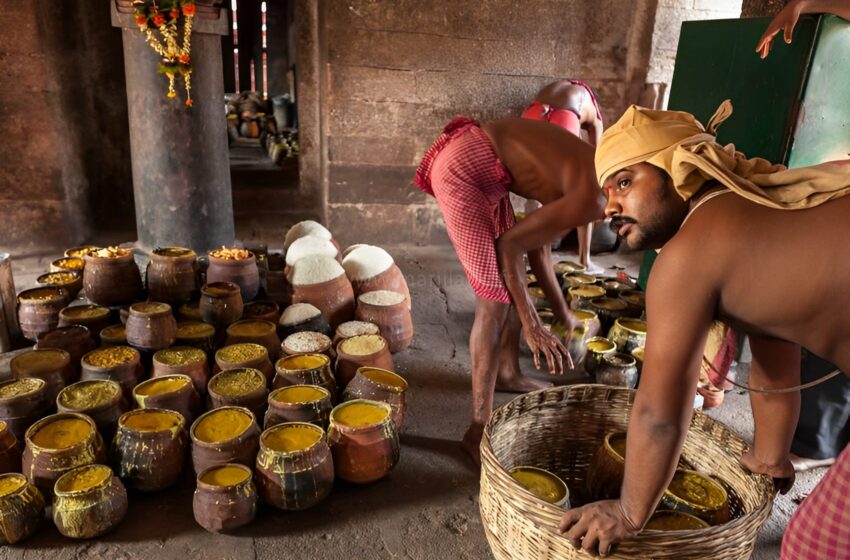  Puri Jagannath Temple Hosts World’s Largest Open-Air Kitchen, Feeding 100,000 Daily