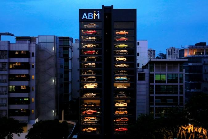  World’s First Supercar Vending Machine Unveiled: Luxury Cars Dispensed Like Candy