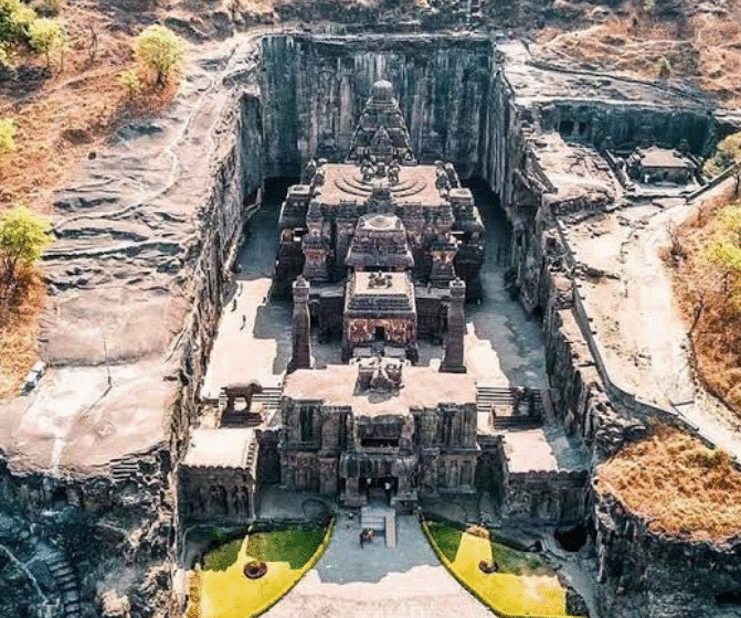 Kailasa Temple: India’s Rock-Cut Wonder That Stands as the Pinnacle of Ancient Architecture