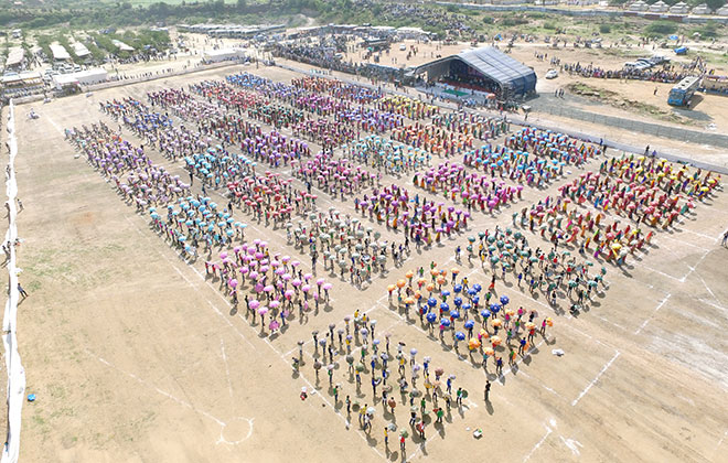 Tarnetar Sets World Record with Largest Umbrella Dance at Lok Mela