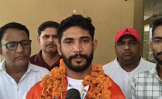  Sandeep from Gujarat Sets World Record with 20,000 Surya Namaskars in 37 Hours