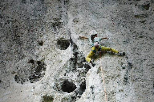  9-Year-Old Hong Kong Climber Veronica Chik Breaks World Record in Fearless Ascent