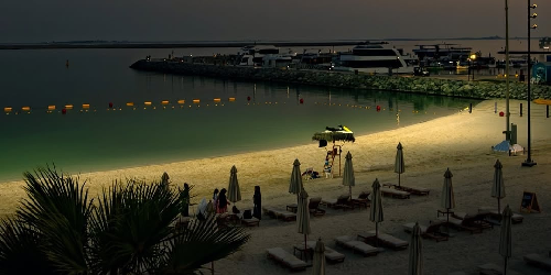  “Abu Dhabi Unveils Its First Night Beach for After-Dark Fun and Relaxation”
