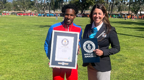  World’s Largest Game of Red Light, Green Light Played by 1,423 People in California