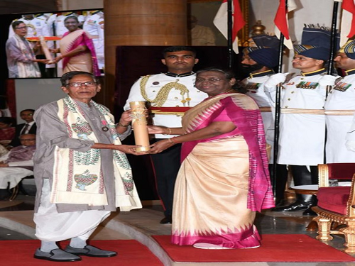 “Folk Duo from Bihar, Shanti Devi and Shivan Paswan, Honoured with Padma Shri”