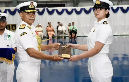  Nari Shakti Soars: Aastha Poonia Becomes First Woman Fighter Pilot in Indian Navy