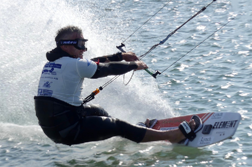  Robbie Douglas Sets New World Kitesurfing Record, Dedicates Win to Late Father