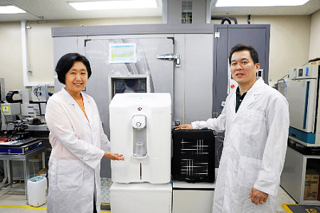  “South Korea Develops Paper Batteries That Dissolve in Water and Run on Air”