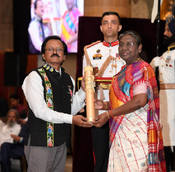  Bihar Artist Ashok Kumar Biswas Honoured with Padma Shri for Reviving Tikuli Art