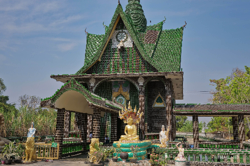  Thailand’s “Beer Bottle Temple” Stuns the World: Built with Over a Million Recycled Bottles