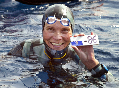  World Record: Woman Dives Astonishing 210 Meters Without Oxygen Tank