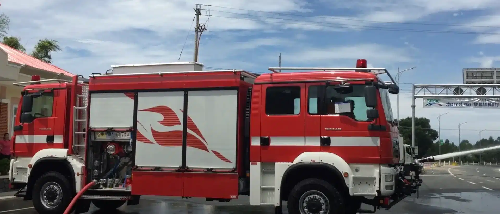  China Unveils Two-Way Fire Truck for Faster Emergency Response