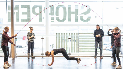  Denmark’s Lisa Rygaard Frost Kristensen Sets World Record in Double Dutch Skipping on All Fours