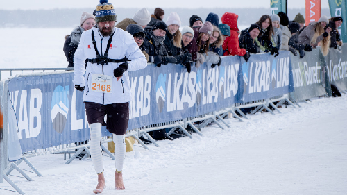  Polish Runner Sets Guinness World Record for Fastest Barefoot Marathon on Ice and Snow