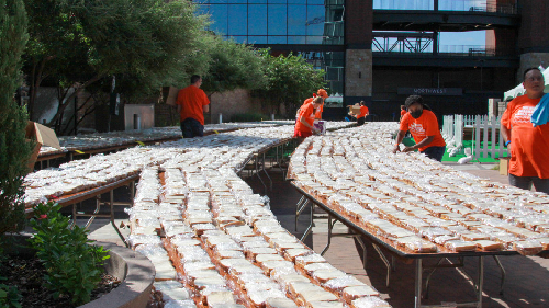  Texas Charity Breaks Records with 10,000 Sandwiches for Food Banks