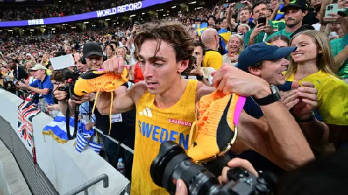  Mondo Duplantis Breaks Pole Vault World Record for 14th Time with 6.30m Leap