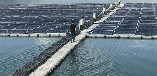  Australia Builds Floating Solar Farms That Save Water and Generate Green Power