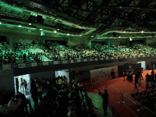  “Surat Creates History: Over 7,000 Walk the Ramp in Record-Breaking Fashion Show”