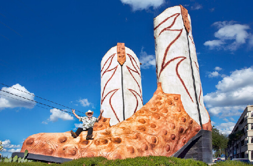  “America’s Record-Breaking Road Trip: From Cowboy Boots to Dino Bones”