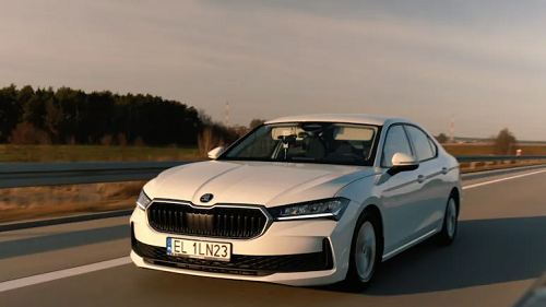  Miko Marczyk Drives Skoda Superb 2,831 km on One Tank, Setting World Record