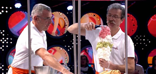  Man Uses Cone to Catch Ice Cream Scoop from 55 Feet, 5 Inches Away