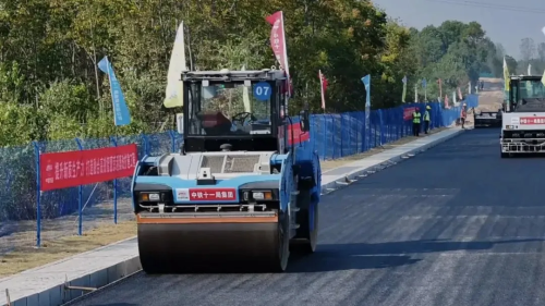  China Constructs 158-Kilometer Road Fully Automated by Robots