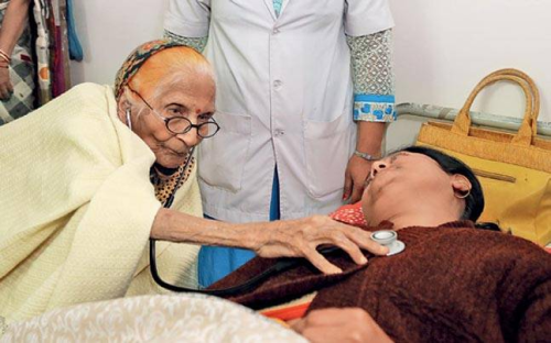  Dr. Bhakti Yadav India’s First Female MBBS Doctor Who Treated Thousands for Free