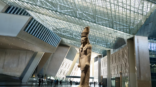  Egypt’s Grand Egyptian Museum Opens Beside the Pyramids, Showcasing Tutankhamun’s Treasures for the First Time
